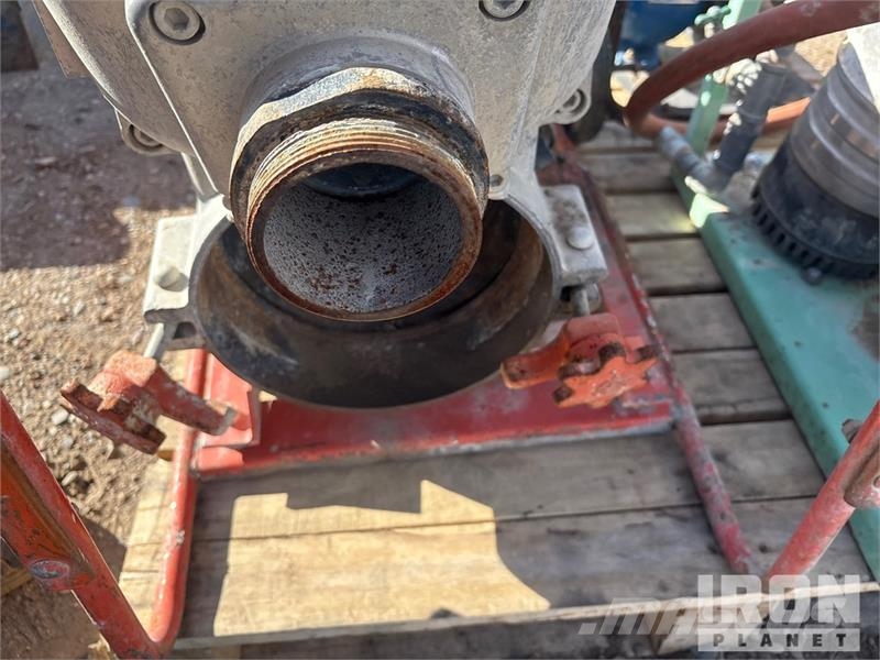 Quantity of (6) 3 submersible pumps, 3 mud pumps 폐기물 펌프