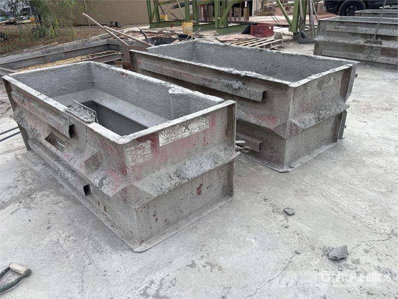  Quantity of (6) Concrete Block Molds Other components