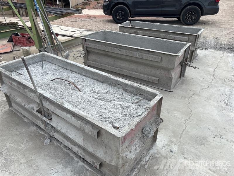  Quantity of (6) Concrete Block Molds Other components