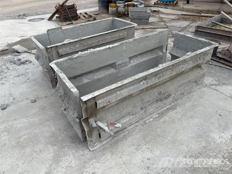  Quantity of (6) Concrete Block Molds Other components