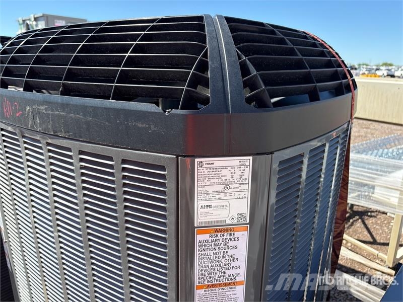 Quantity of (6) HVAC Cooling and Heating units Sonstige Landmaschinen