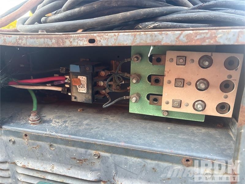 Quantity of (6) Miller Electric Dialarc 250 3 elec Varilni instrumenti