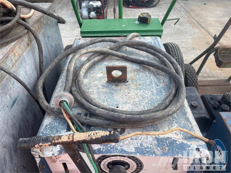Quantity of (6) Miller Electric Dialarc 250 3 elec Varilni instrumenti