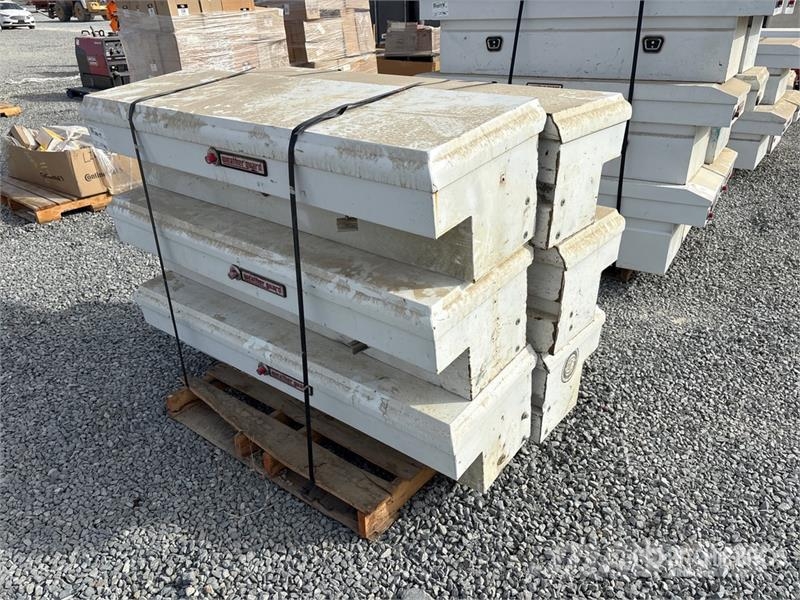  Quantity of (6) Tool Box معدات البناء - غير ذلك