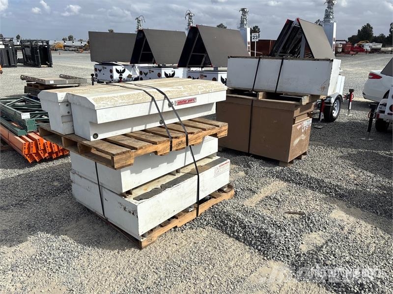  Quantity of (6) Tool Box معدات البناء - غير ذلك