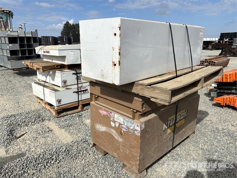  Quantity of (6) Tool Box معدات البناء - غير ذلك
