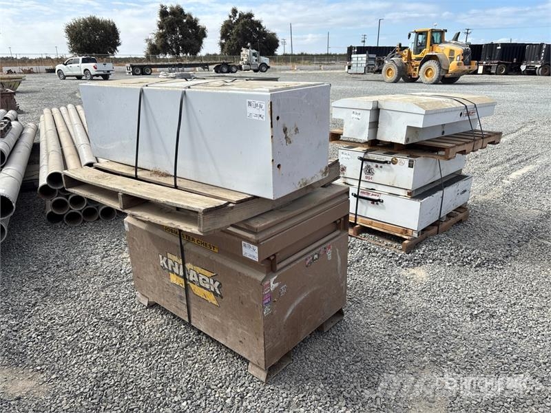  Quantity of (6) Tool Box معدات البناء - غير ذلك