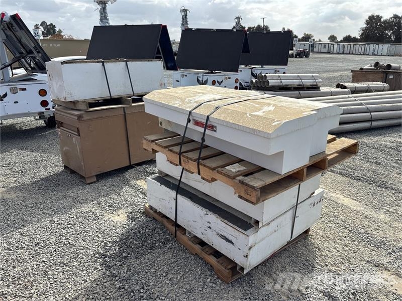  Quantity of (6) Tool Box معدات البناء - غير ذلك