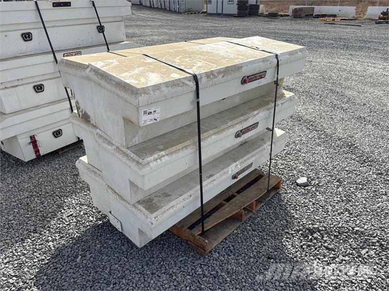  Quantity of (6) Tool Box معدات البناء - غير ذلك