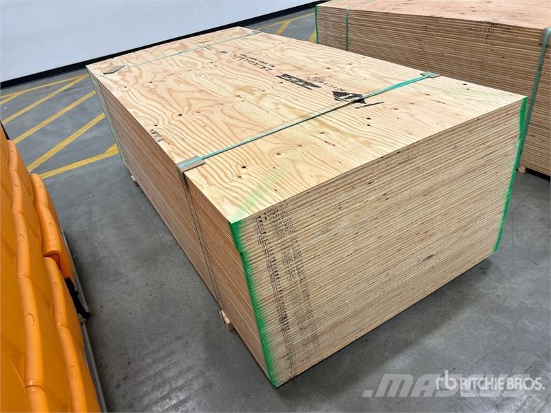 Quantity of (60) 1/2" 4x8 CSP/DFP No Stamp Plywood Andre komponenter
