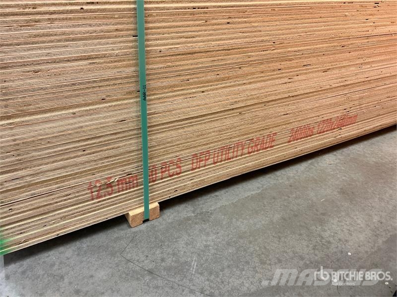 Quantity of (60) 1/2" 4x8 CSP/DFP No Stamp Plywood Andre komponenter