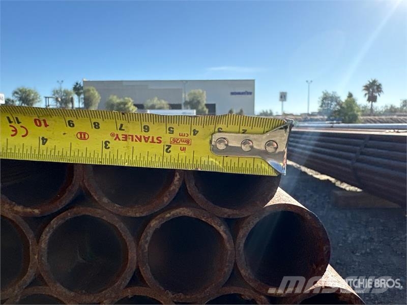 Quantity of (61) 1 5/8 od 21' Outros componentes