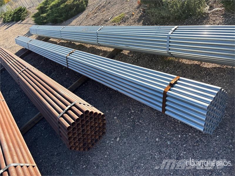 Quantity of (61) 1 5/8 OD 24 ft Steel Outros componentes