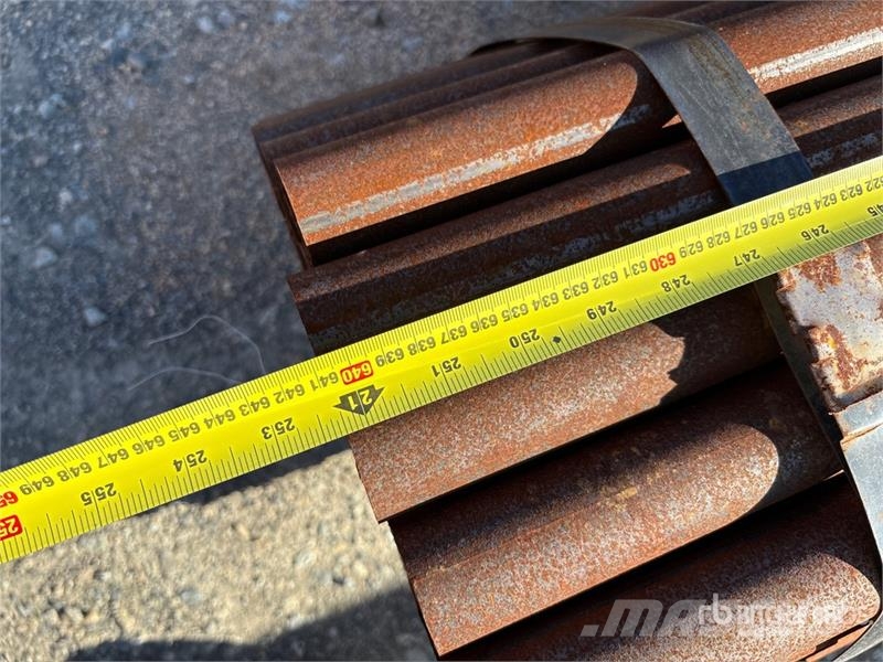 Quantity of (61) 1 5/8 od 21' Drugi deli