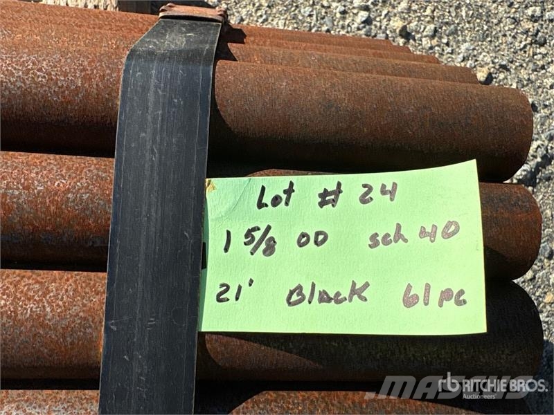 Quantity of (61) 1 5/8 od 21' Outros componentes
