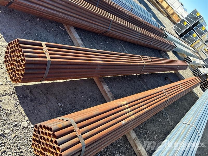  Quantity of (61) 1 5/8 od 252 in Pipe Vintsid, telfrid ja materjaliliftid