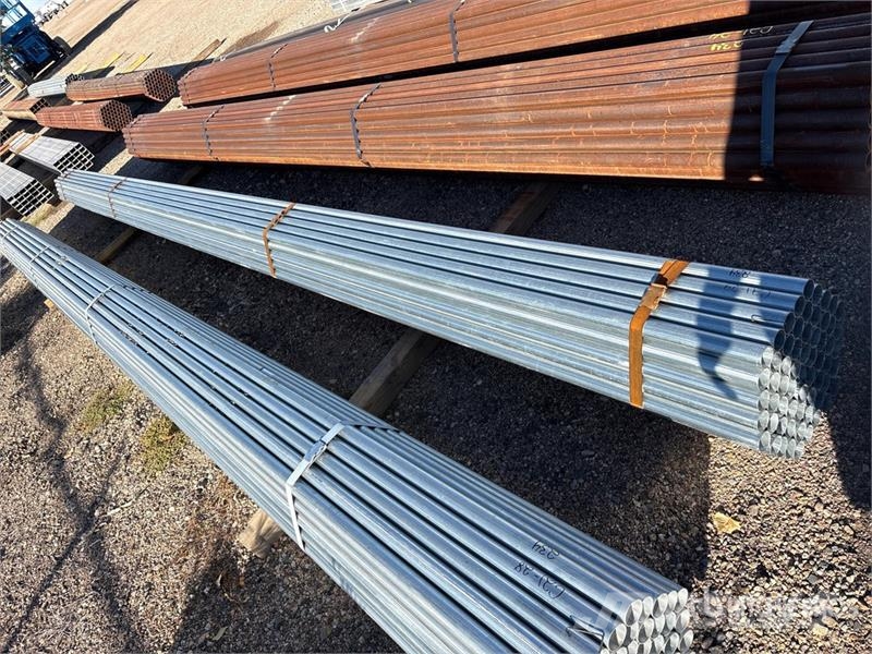 Quantity of (61) 1 5/8 OD 24 ft Steel Outros componentes