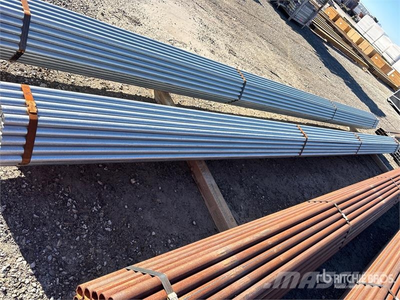 Quantity of (61) 288 in Galvanized Pipe Talhas, guinchos e elevadores de materiais