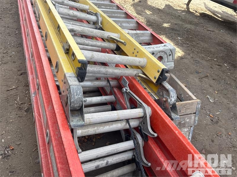Quantity of (7) 4-fiberglass extension letters, 3- Létrák és emelvények