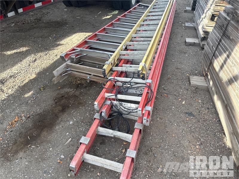 Quantity of (7) 4-fiberglass extension letters, 3- Létrák és emelvények