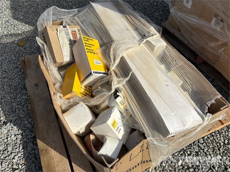 Quantity of (7) Pallets of Agriculture Tractor Par Andet tilbehør