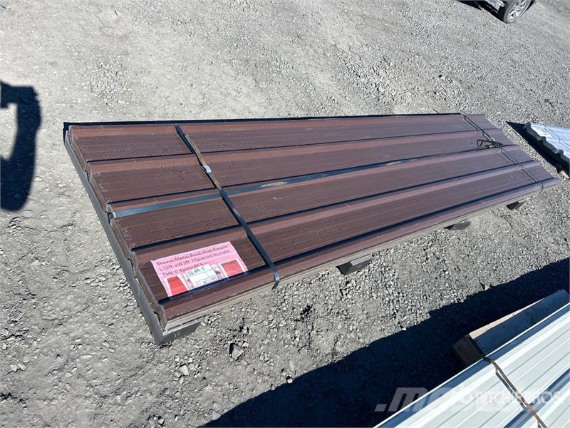 Quantity of (70) 12 ft x 3 ft Brown Metal Roof Pan Talhas, guinchos e elevadores de materiais