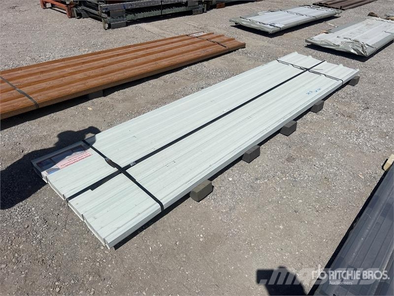 Quantity of (70) 12 ft x 3 ft White Metal Roof Pan Seilwinden, Bauaufzüge und Lastenaufzüge