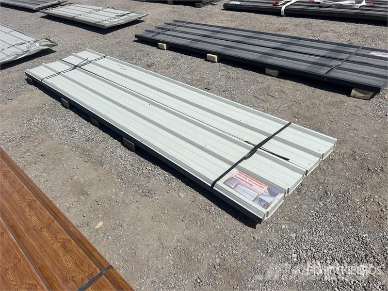 Quantity of (70) 12 ft x 3 ft White Metal Roof Pan Seilwinden, Bauaufzüge und Lastenaufzüge