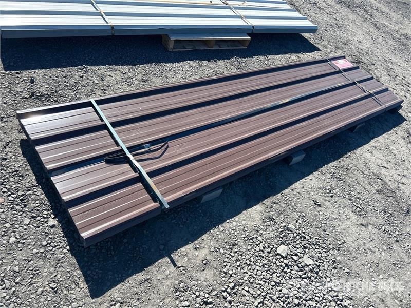  Quantity of (70) 12 ft x 3 ft Brown Metal Roof Pan Talhas, guinchos e elevadores de materiais