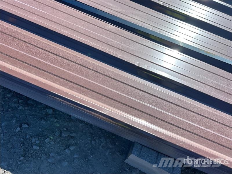  Quantity of (70) 12 ft x 3 ft Brown Metal Roof Pan Talhas, guinchos e elevadores de materiais