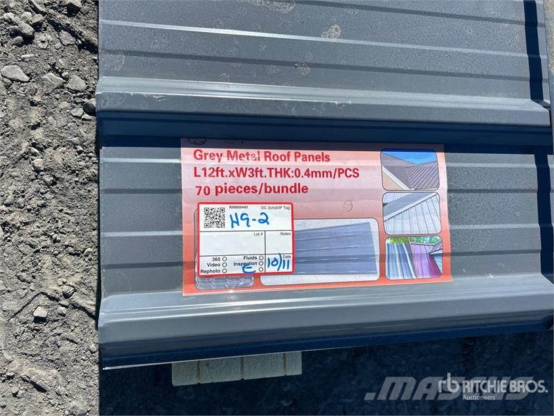 Quantity of (70) 12 ft x 3 ft Grey Metal Roof Pane Verricelli, paranchi e sollevatori per materiali