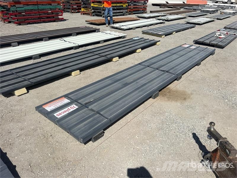  Quantity of (70) 16 Ft x 3 Ft Grey Metal Roof Wall Seilwinden, Bauaufzüge und Lastenaufzüge