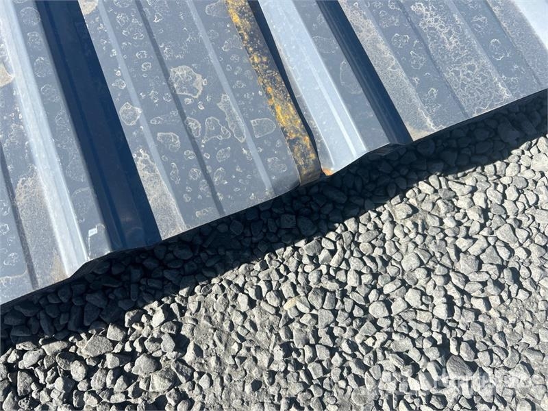 Quantity of (70) 16ft x 3 ft Grey Metal Roof Panel Verricelli, paranchi e sollevatori per materiali
