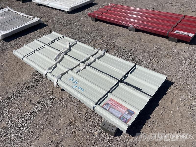 Quantity of (70) 7.87 ft x 3 ft White Metal Roof P Talhas, guinchos e elevadores de materiais