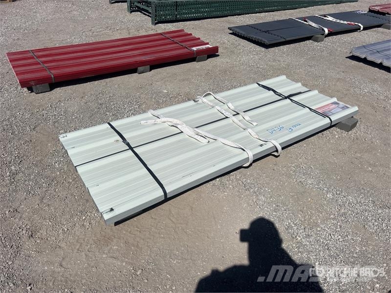 Quantity of (70) 7.87 ft x 3 ft White Metal Roof P Talhas, guinchos e elevadores de materiais
