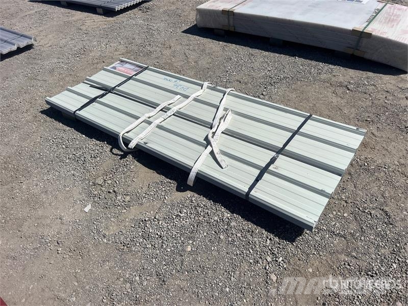Quantity of (70) 7.87 ft x 3 ft White Metal Roof P Talhas, guinchos e elevadores de materiais