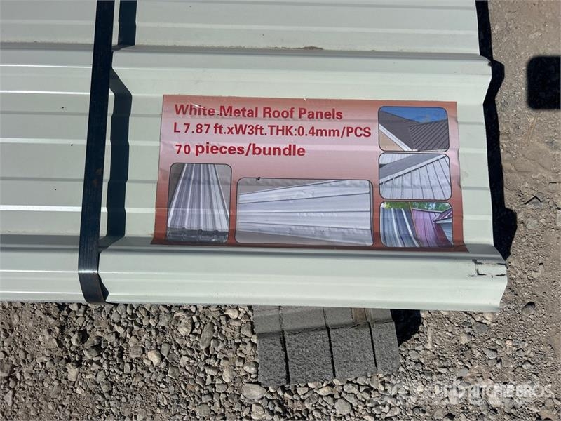 Quantity of (70) 7.87 ft x 3 ft White Metal Roof P Talhas, guinchos e elevadores de materiais