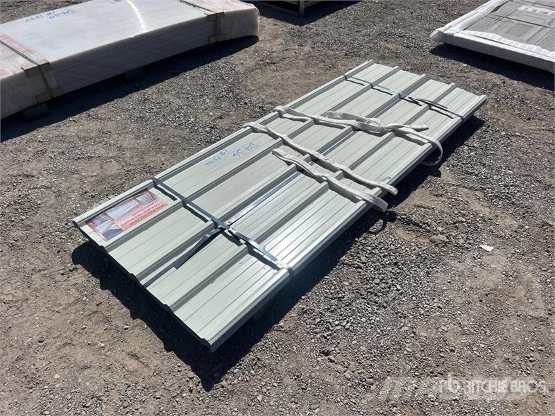 Quantity of (70) 7.87 ft x 3 ft White Metal Roof P Talhas, guinchos e elevadores de materiais