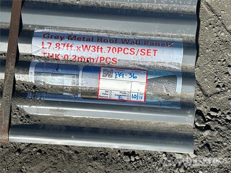 Quantity of (70) 8 ft x 3 ft Grey Metal Roof Panel Verricelli, paranchi e sollevatori per materiali