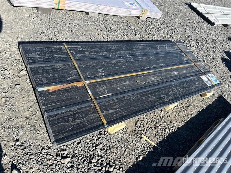  Quantity of (70) 8 ft x 3 ft Black Metal Roof Pane Talhas, guinchos e elevadores de materiais