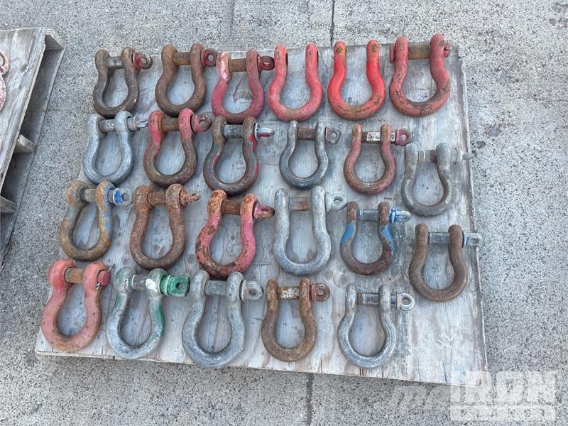 Quantity of (73) Shackle Części do dźwigów oraz wyposażenie