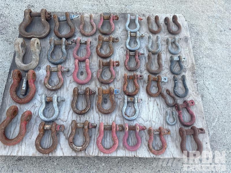 Quantity of (73) Shackle Części do dźwigów oraz wyposażenie