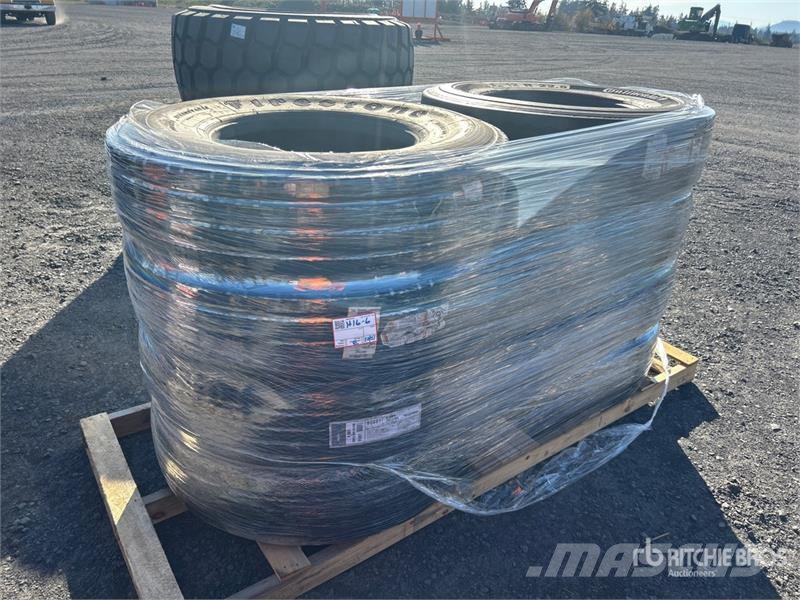 Quantity of (8) 12R22.5 Tires Gume, točkovi i felne