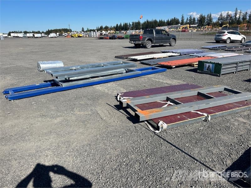  Quantity of (8) 3 ft x 7 ft Metal Forklift Pallet  مكونات أخرى