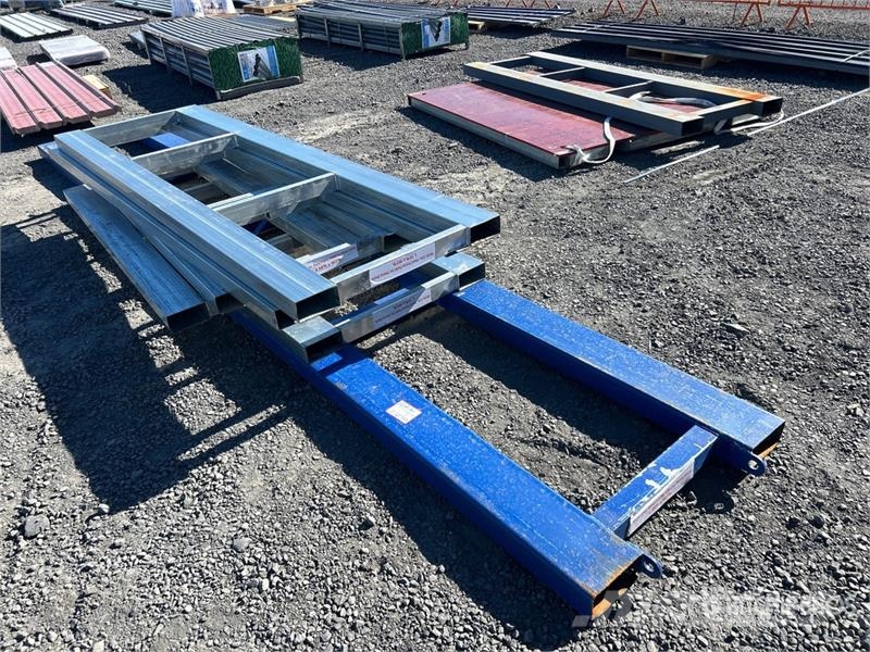  Quantity of (8) 3 ft x 7 ft Metal Forklift Pallet  مكونات أخرى