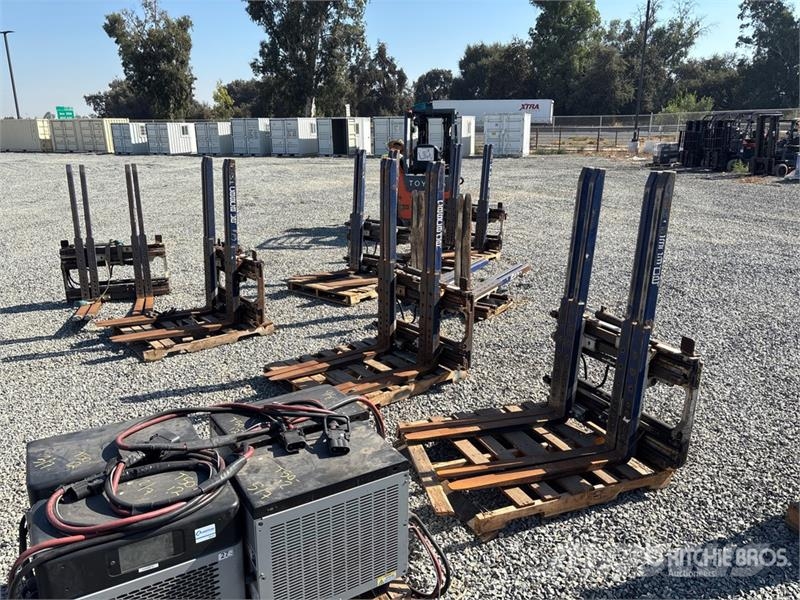  Quantity of (8) 42 in Lift Truck Forks Forks