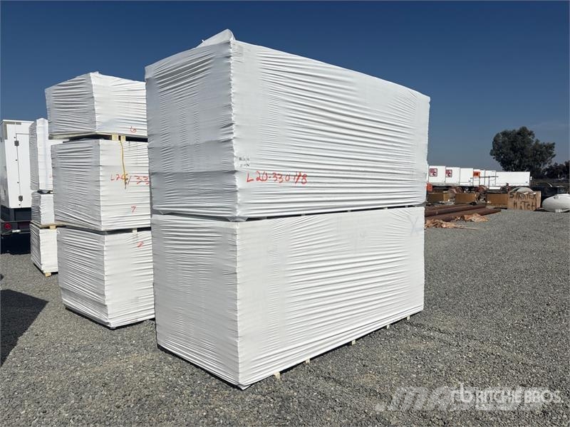 Quantity of (8) 96 in x 48 in Polyiso Insulation Vitle, dvigala in gradbeni dvižni sistemi