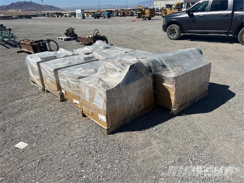  Quantity of (8) Boxes of Parts Otros componentes