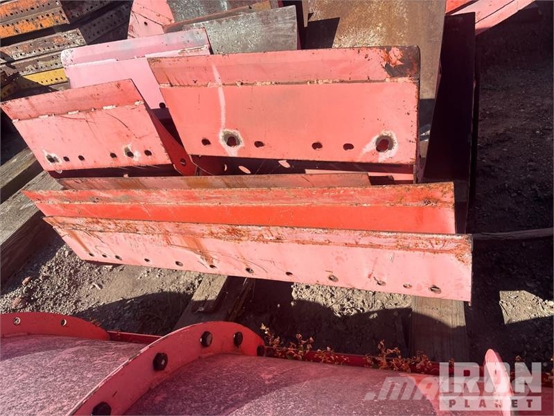 Quantity of (8) EFFCO Cap Concrete Forms Zubehör