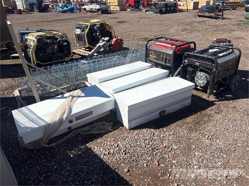  Quantity of (8) Generators and Shop Vacs Tool Box Építőipar - Egyebek